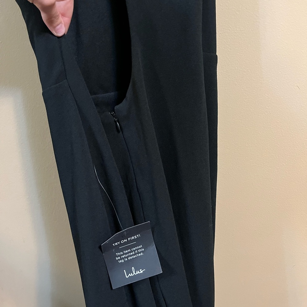 Elegant Black Halter Dress - Picture 4 of 5